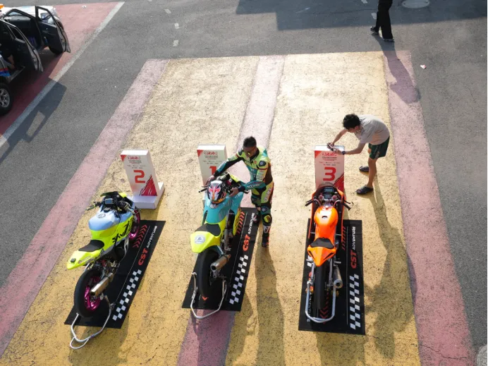 1744178404275265.jpg 18.jpg